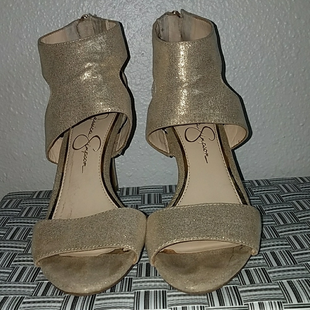Super cute shiny gold heels